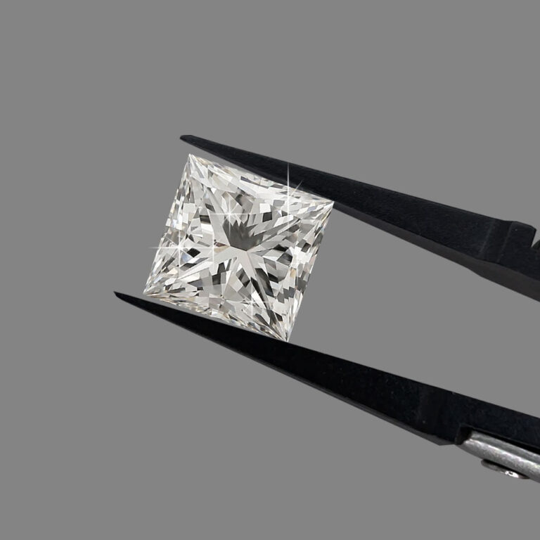 2.35 Carat Princess shape diamond, 3.07 CTs Princess cut