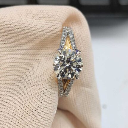 Forever Embrace: Solitaire Diamond Ring of Eternal Love