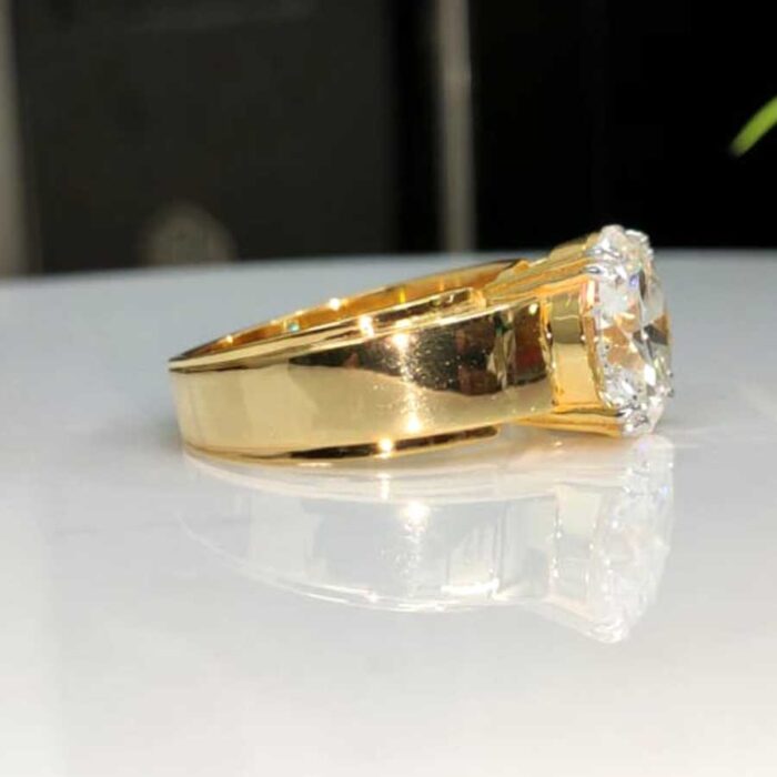 High Profile : Exquisite 7 Carat Diamond Ring for Modern Royals - Image 3